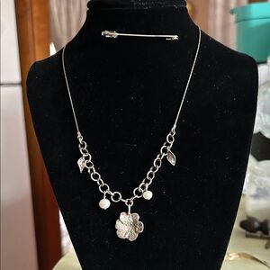 Vintage sterling Silver Necklace with Floral and pearl